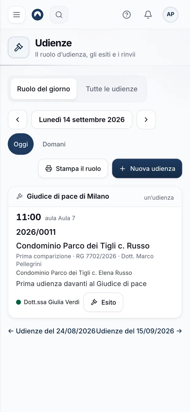 Il ruolo d’udienza del giorno: ufficio giudiziario, ora e aula, numero di ruolo, parti, fase e giudice, con il pulsante per registrare l’esito.